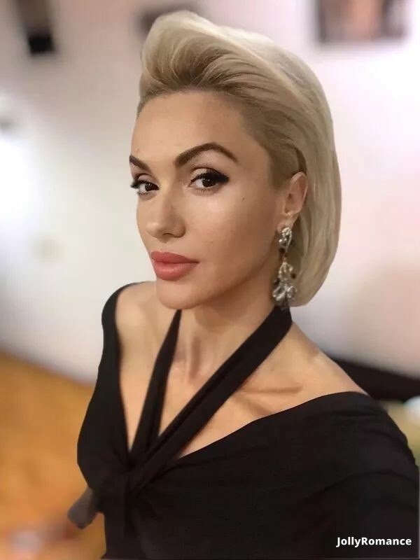 Yana, 29
