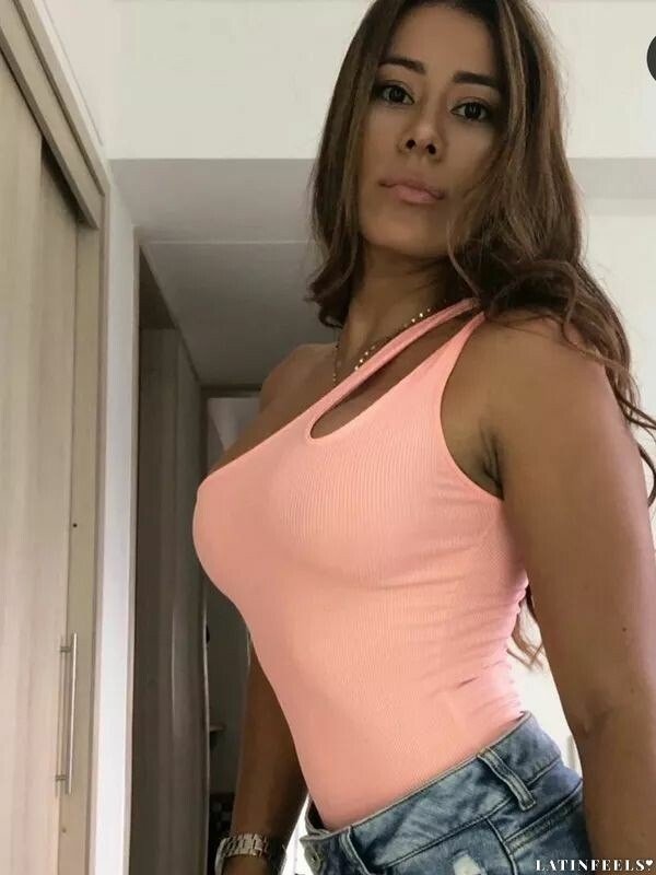Vanessa, 32