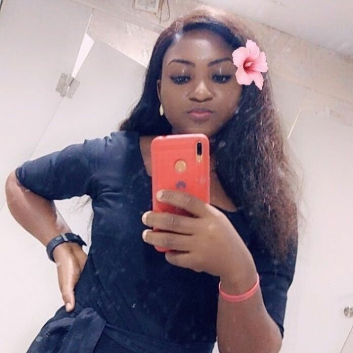 SarahShops02 Profile image 1