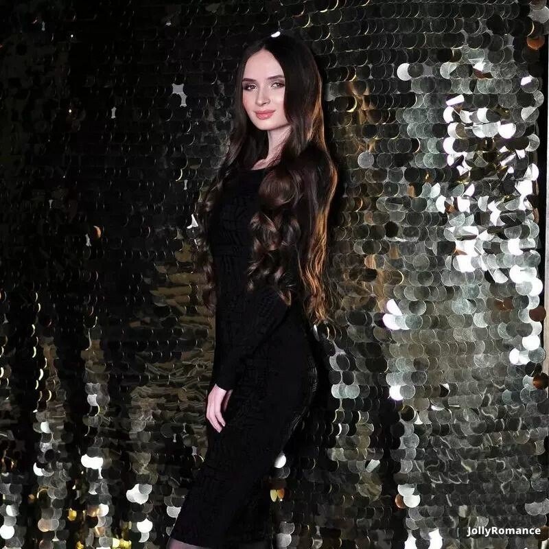 Elana Profile image 2