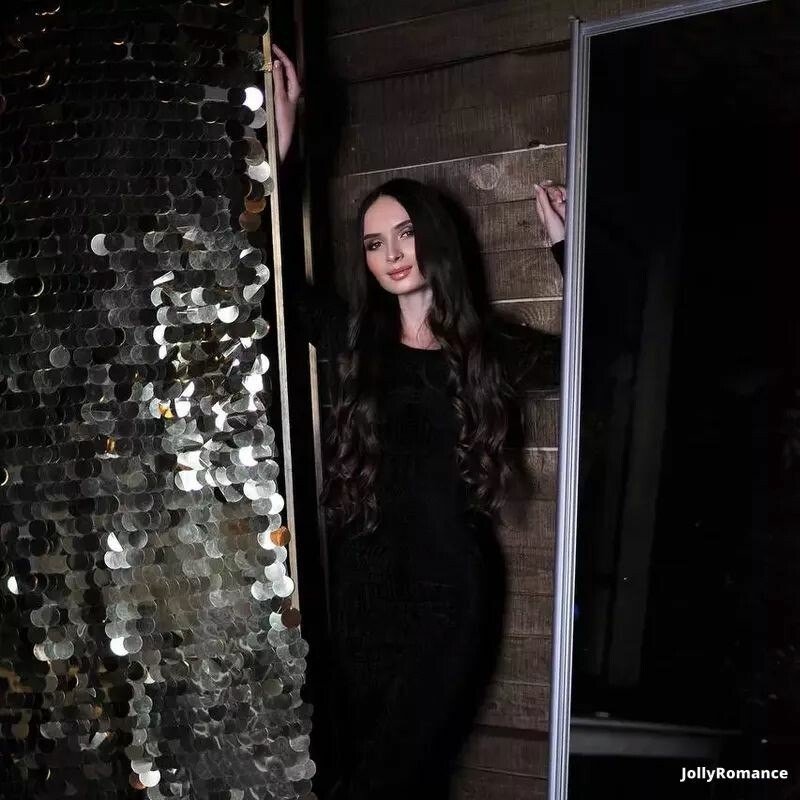 Elana Profile image 3