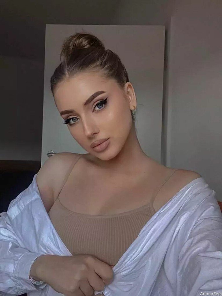 Karyna, 22