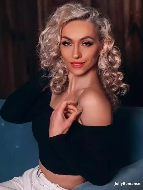 Elena Profile image 1
