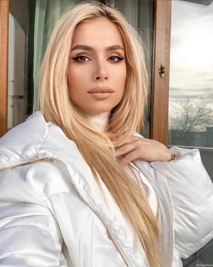 Uliana, 35