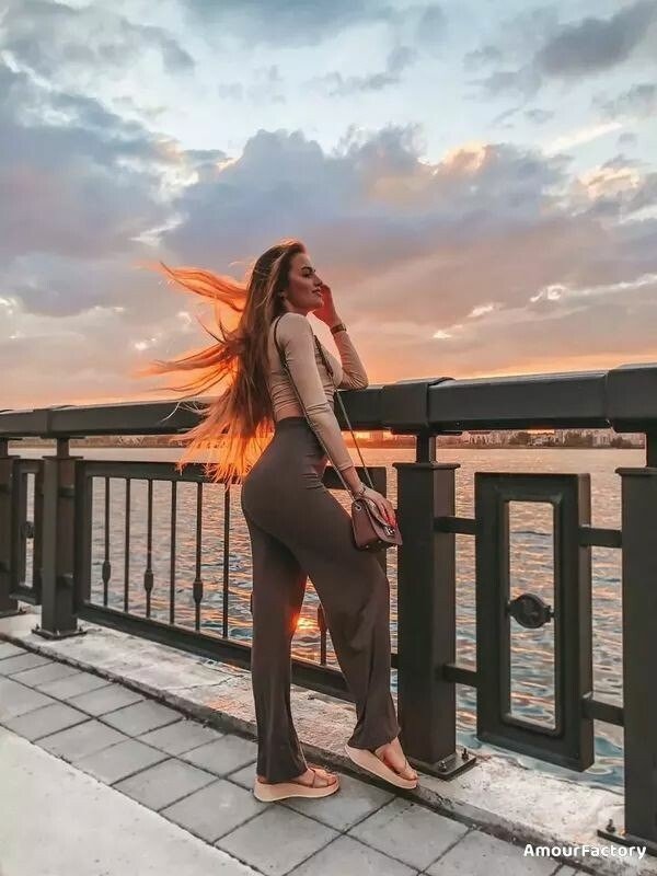 Karolina, 25