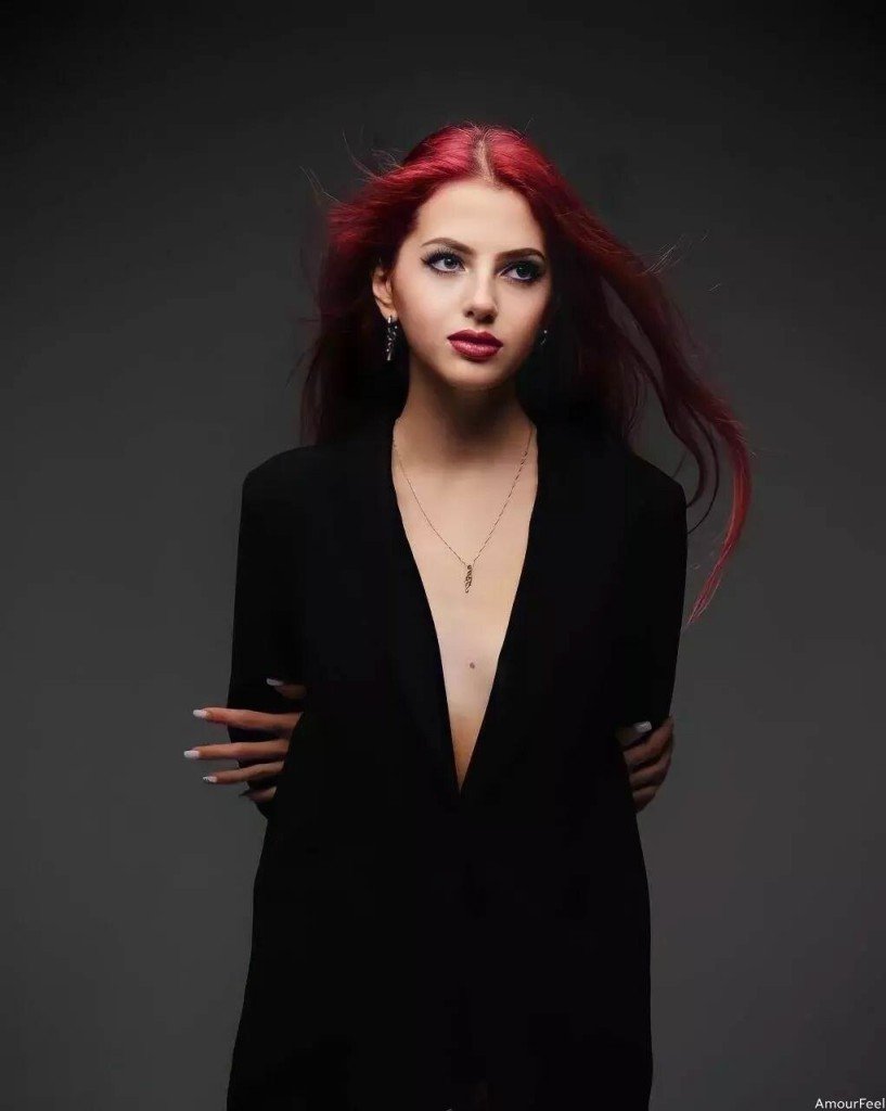 Yana Profile image 6