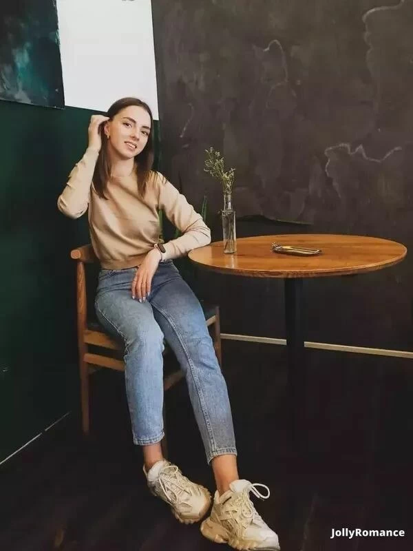 Elena Profile image 2